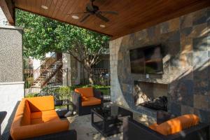 Apartments for rent in Southwest Houston, TX - Outdoor Patio with Fireplace and TV