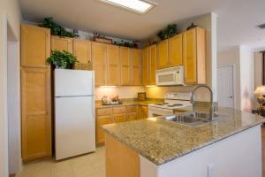 Two Bedroom Apartments in SW Houston, Texas - Classic Model Kitchen